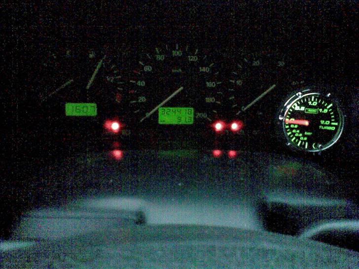 VW Transpoter 2,5 TDI -  Ladetrygsur bygget ind i indstrumentbor billede 11