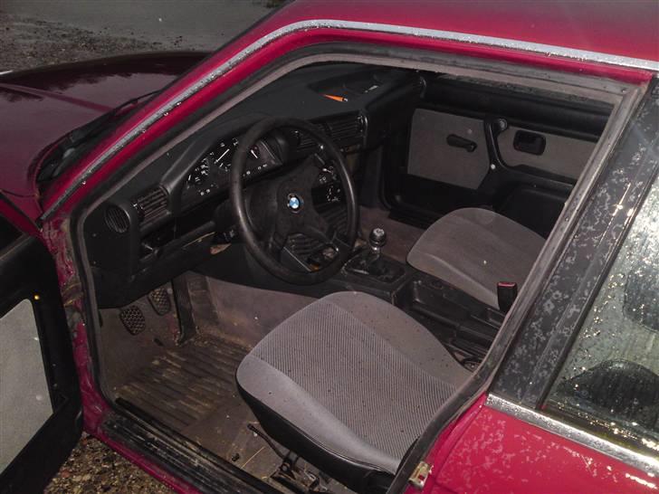 BMW 320i E30 [SOLGT] billede 12