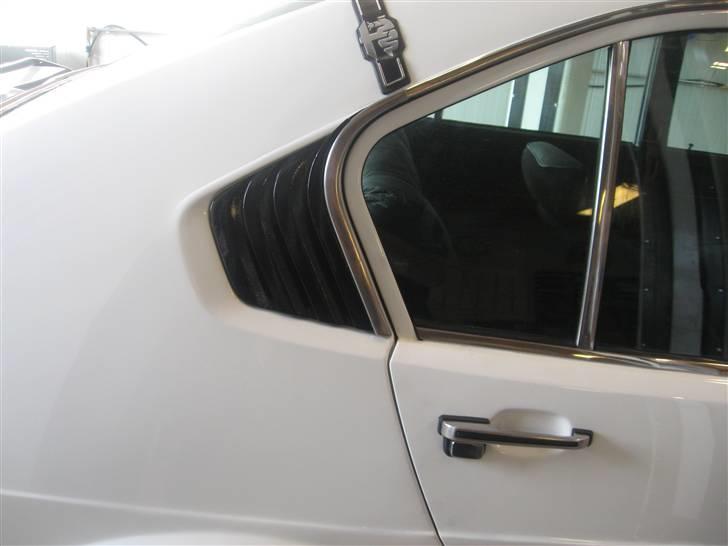 Alfa Romeo SUD - alt plast er er malet blank sort med sølv flake billede 2