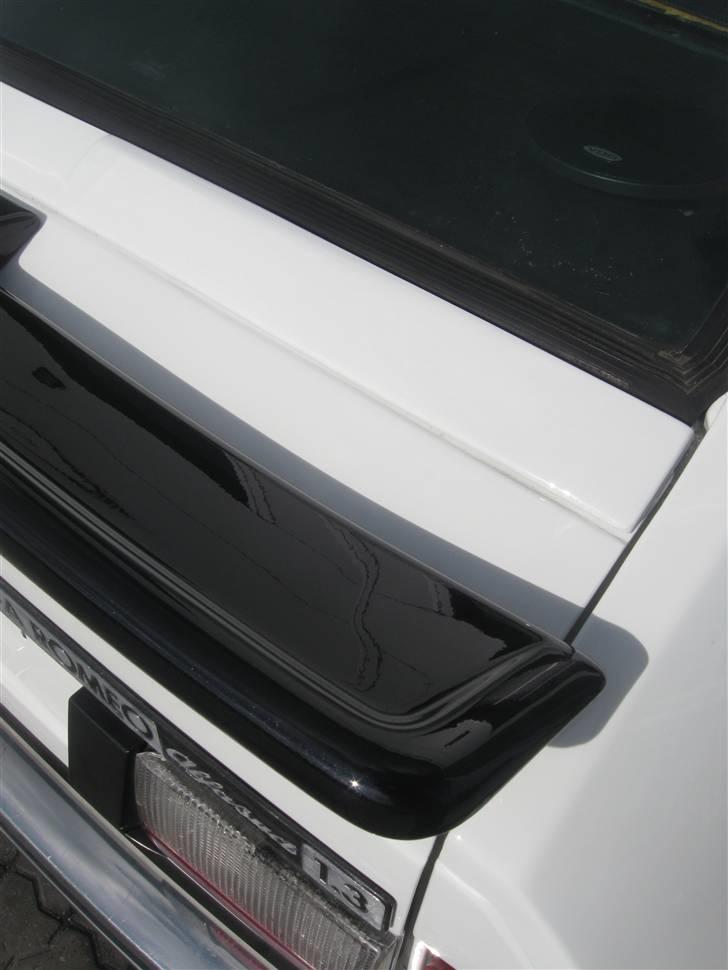 Alfa Romeo SUD - Sort malet metal og hvid med crom lister det passer hammer godt sammen billede 4