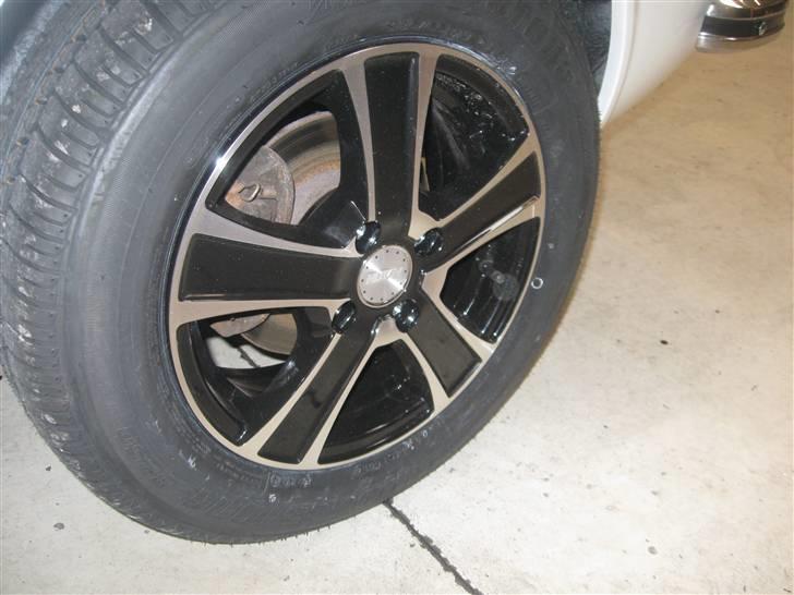 Alfa Romeo SUD - Super fælge ET25 fra Big wheels de passer rigtig godt til bilen og så er de kun 15" billede 9