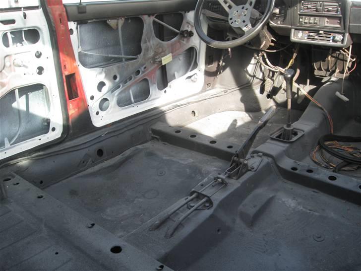 Alfa Romeo SUD - indvendig fik den næsten 10 ltr. gummihud for lydisolering  billede 10