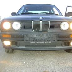 BMW E30 320i 