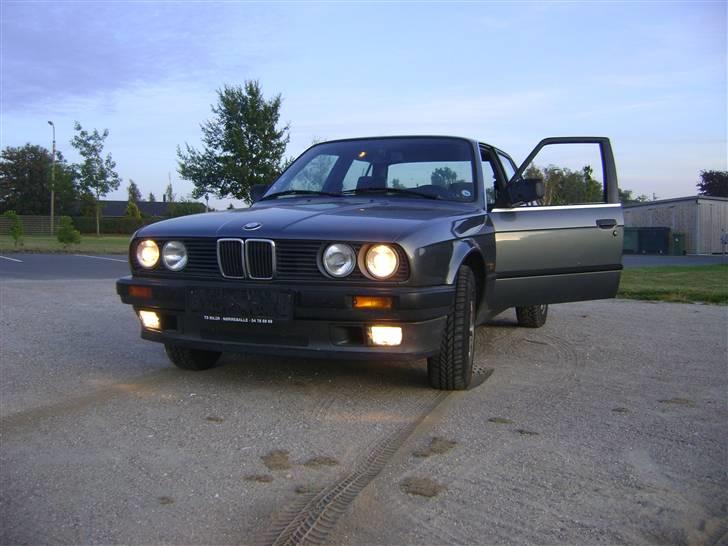 BMW E30 320i  billede 1
