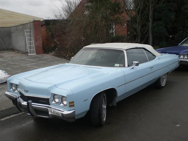 Chevrolet Impala Convertible - Bilen på gaden, Garagen i baggrunden er ikke helt færdig endnu billede 1