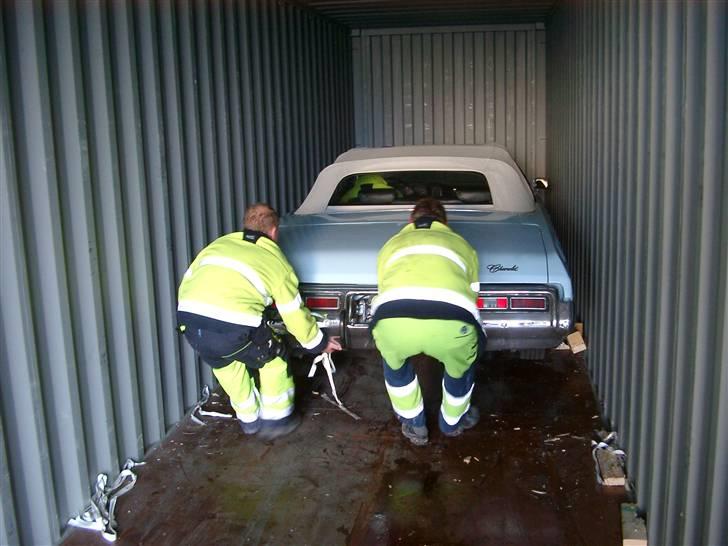 Chevrolet Impala Convertible - Impalaen trækkes ud af containeren, ankom en kold Januar 2008 billede 2