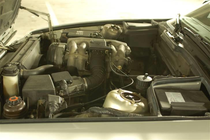 BMW E34 518i solgt - Hmm som om der mangler noget ?! billede 12