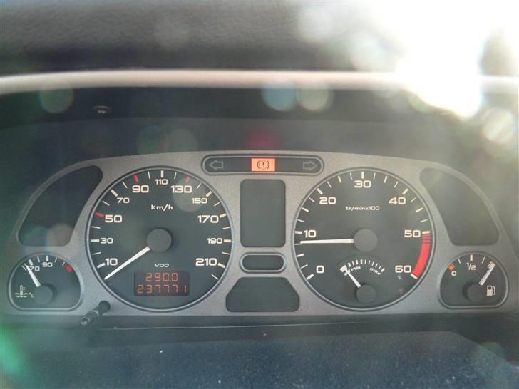 Peugeot 306 2.0 HDi St.car Van - 290 km kørt og nålen har næsten ikke rørt sig. Herligt at køre diesel. 22 km/l kan den klare hvis man kører morfar. billede 16