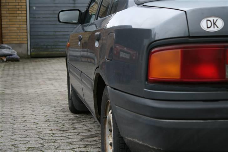 Mazda 323 BG 1,3 LX 16V SOLGT!! billede 2