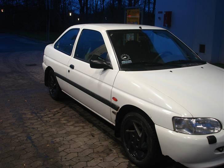Ford Escort SOLGT billede 2