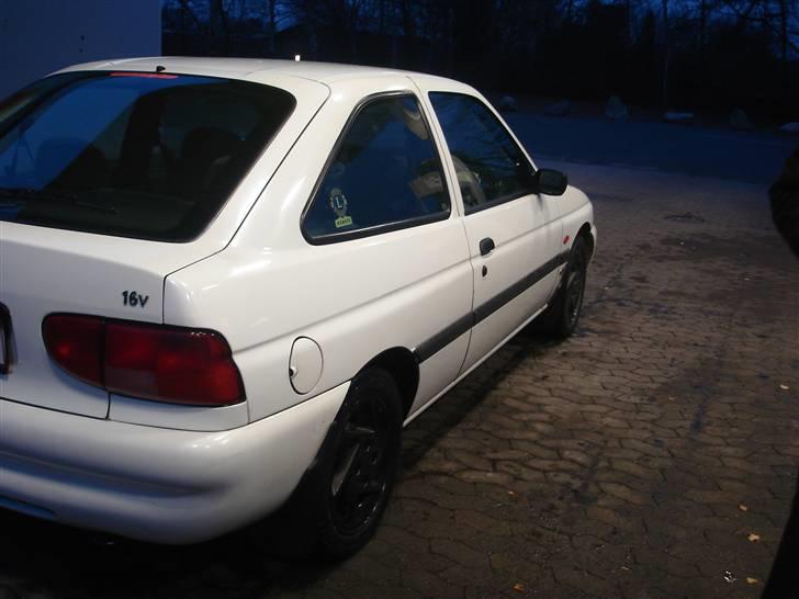 Ford Escort SOLGT billede 3
