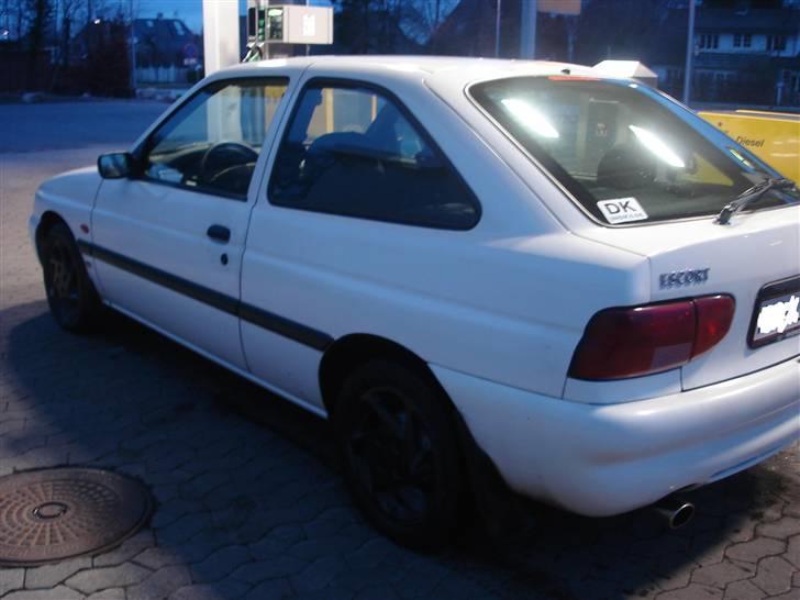 Ford Escort SOLGT billede 5