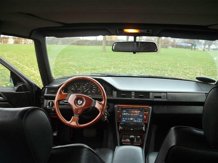 Mercedes Benz 300E SOLGT billede 2