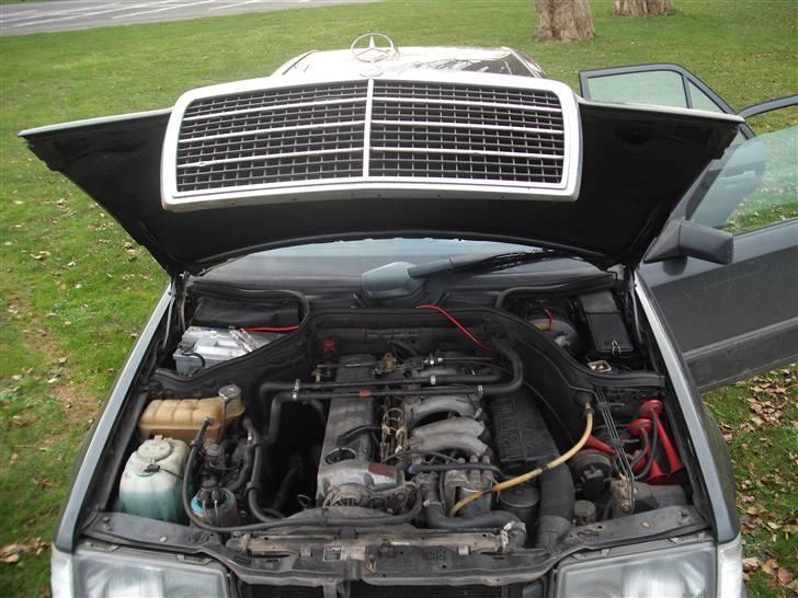 Mercedes Benz 300E SOLGT billede 4