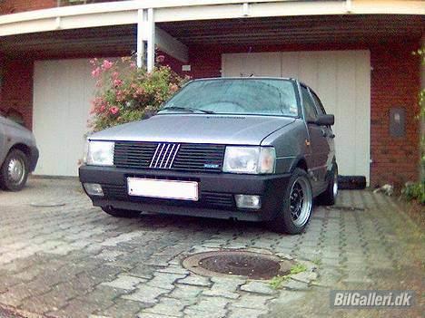 Fiat UNO 70 SX Potenza - Mobil billede fra før nye dæk og skærmkanter bag :P billede 14