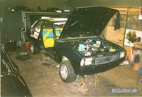 Opel Ascona B (SOLGT) - så kom motoren i billede 11