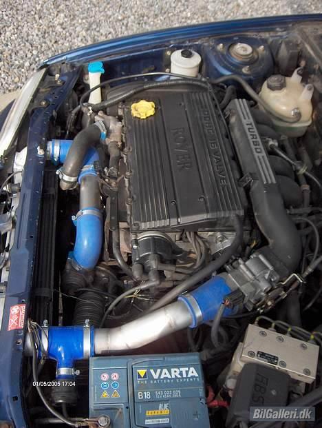 Rover 220 Coupé Turbo - Orig. Sidder vandkøleren under intercooleren men er erstattet af en større som er placeret bag ved den nye intercooler. billede 9