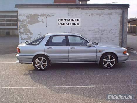 Mitsubishi Galant 2.0i LE - SOLGT!!! - Ups... forkert parkering :) billede 2