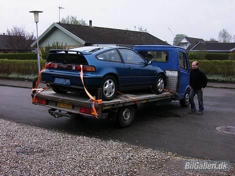 Honda Crx 1,6i VT - Ja vi er lige ankommet til bopælen og sætter Crx`en på dansk jord billede 2