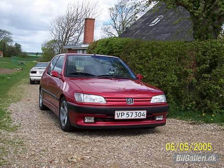 {{currentPhoto.altText}} billede {{currentPhoto.number}}