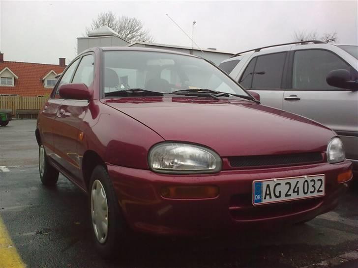 Mazda 121 Glx *SOLGT*  - Designet er en smagsag , men jeg elsker det  billede 1