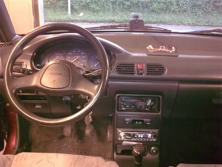 Mazda 121 Glx *SOLGT*  - Indeni , ok nydeligt & bilen har kun kørt 140,ooo km ! billede 5