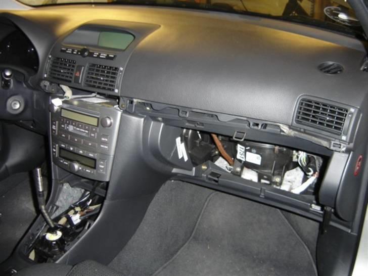 Toyota Avensis 2.0 sol. st. billede 4