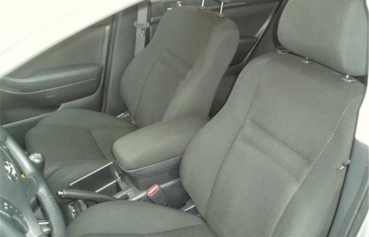 Toyota Avensis 2.0 sol. st. billede 10