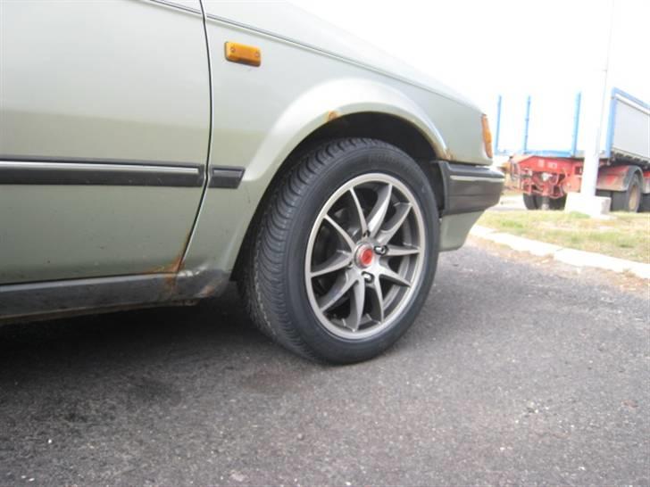 Mazda 323 skrottet R.I.P. billede 3