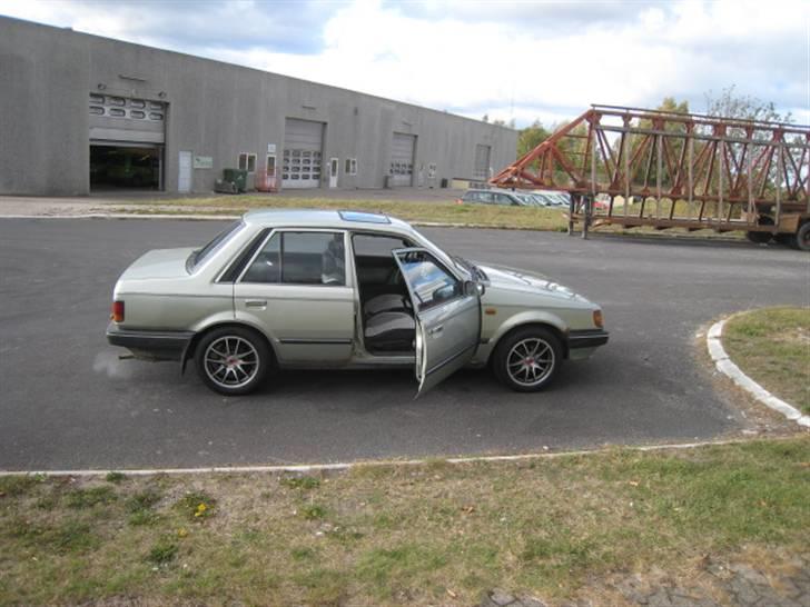 Mazda 323 skrottet R.I.P. billede 9
