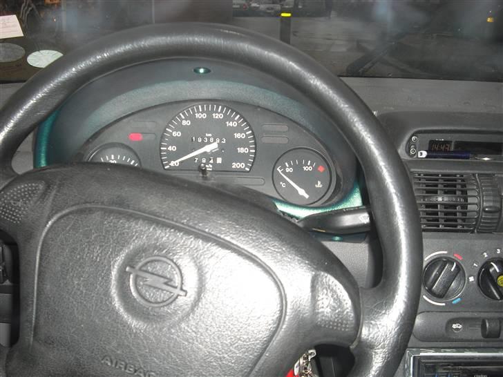 Opel corsa B ( SOLGT) - lidt beskidt :b billede 6