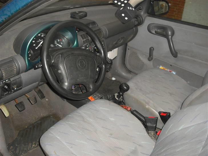 Opel corsa B ( SOLGT) - lidt beskidt :b billede 7