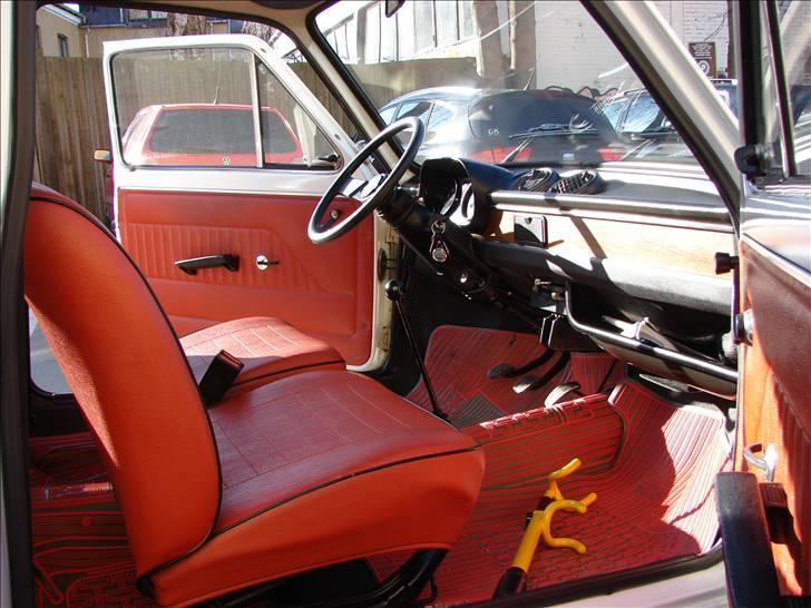 Fiat 127 a Berlina (Vittorio) - Mmmmmm..... De rød/grå originalgummimåtter er virkeligt sprøde.... billede 9