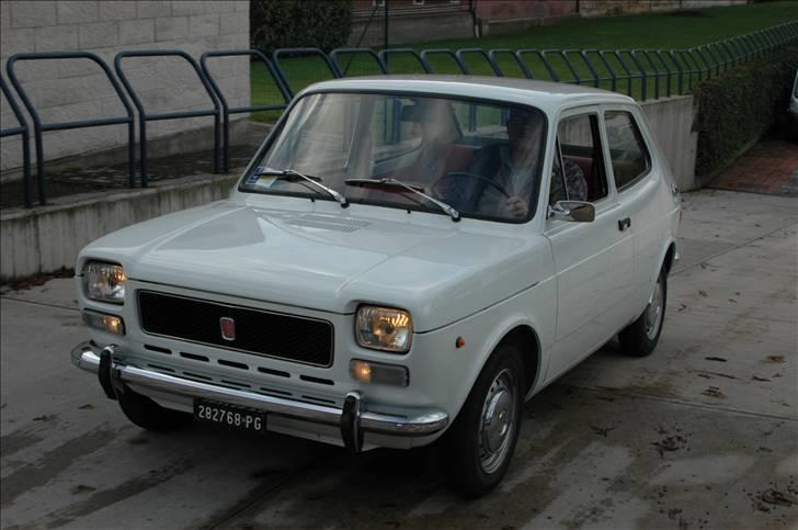 Fiat 127 a Berlina (Vittorio) - Endelig min! Det havde været nogle søvnløse nætter op til handelen, hvor jeg talte små hvide Fiatér, når jeg prøvede at sove ;-) billede 13