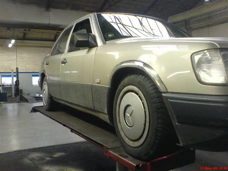 Mercedes Benz w124 250d solgt billede 10