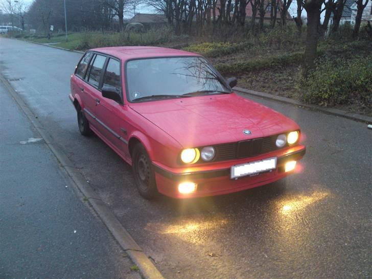 BMW 320i Touring [SOLGT] billede 1