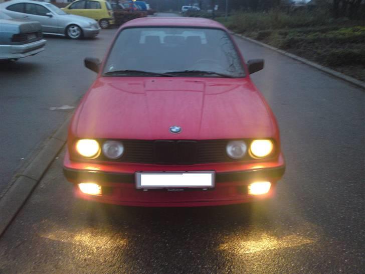 BMW 320i Touring [SOLGT] billede 2