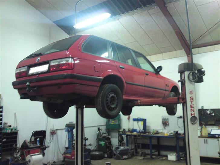 BMW 320i Touring [SOLGT] billede 16