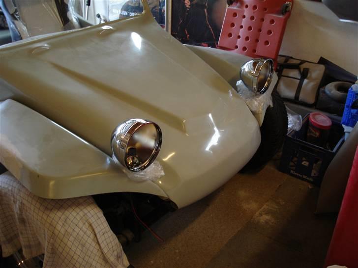 VW Buggy - Forlygterne er prøve monteret. billede 1