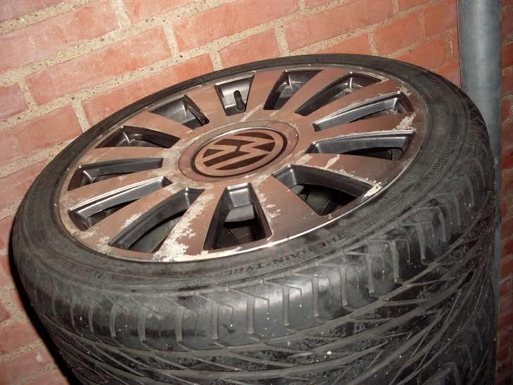 VW Polo 6n (Byttet væk) - Mine dejlige Audi a8 fælge. :) Lidt iret desværre. :( billede 16