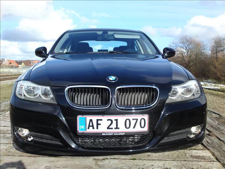 BMW E90 318D billede 1