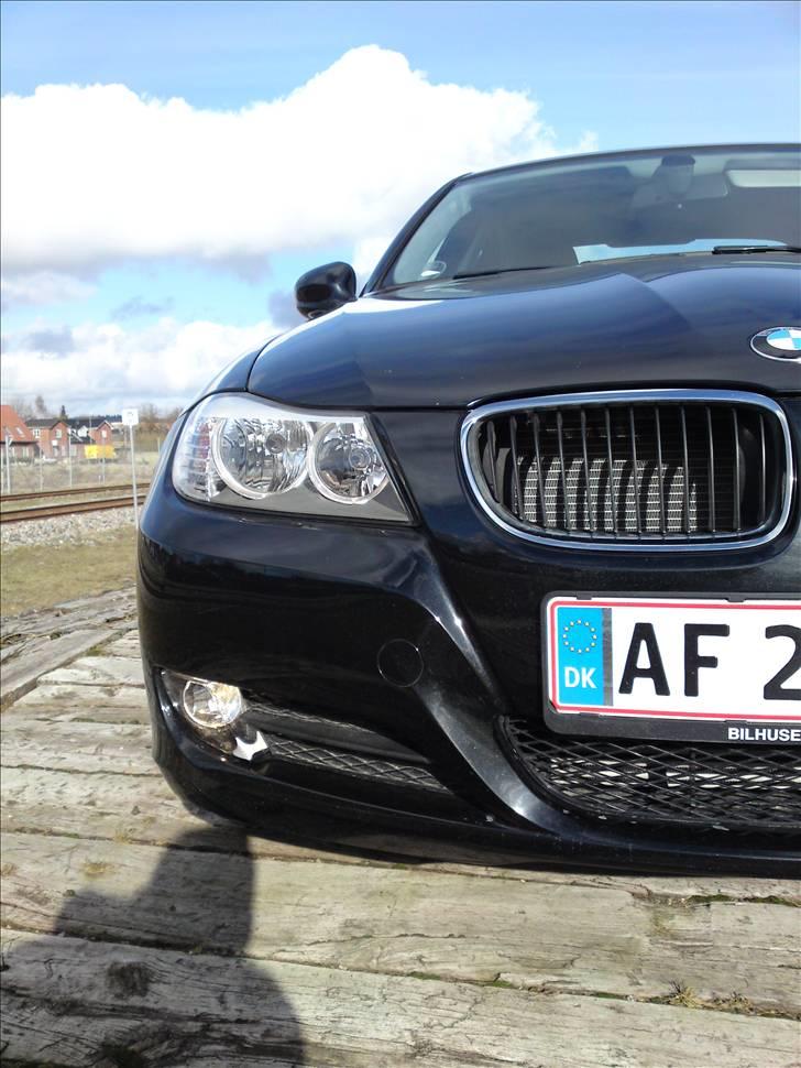 BMW E90 318D billede 2