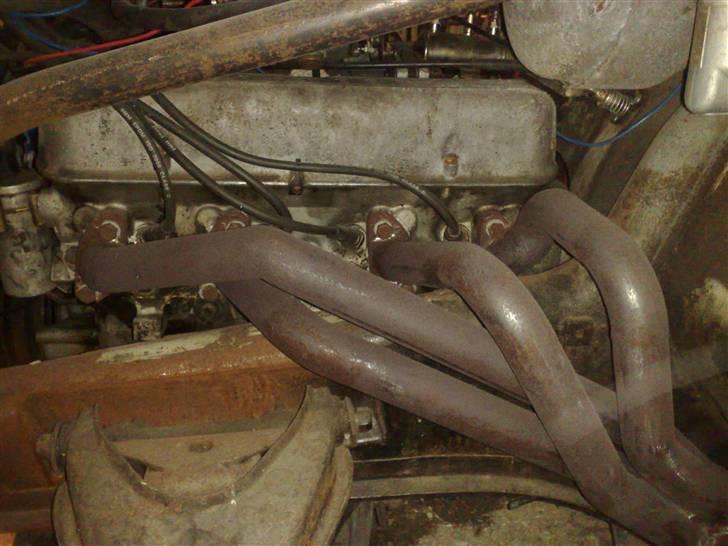 Volvo PV 544 V8 - højre side med manifold billede 5