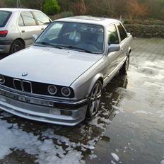 BMW E30 320I TOTALSKADET(SNE)