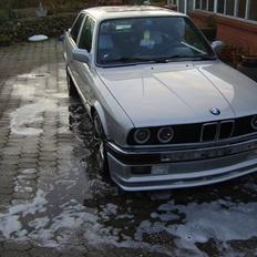 BMW E30 320I TOTALSKADET(SNE)