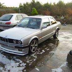 BMW E30 320I TOTALSKADET(SNE)