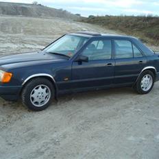 Mercedes Benz 300d 124 solgt