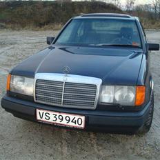 Mercedes Benz 300d 124 solgt