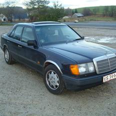 Mercedes Benz 300d 124 solgt