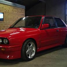 BMW E30 325i "M3 Replica" 